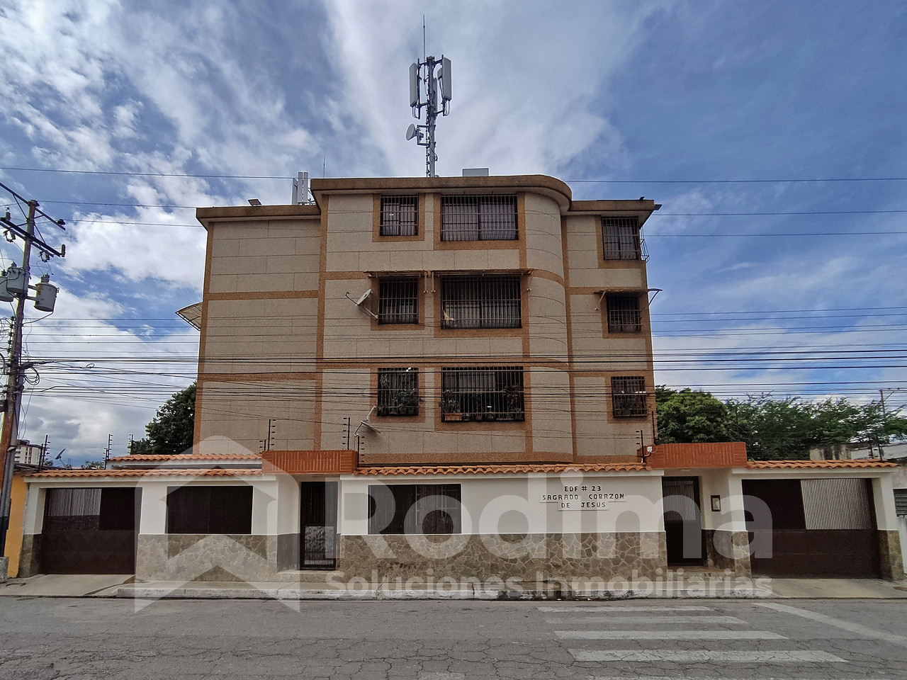 Apartamento en la Urbanización Mario Briceño Iragorry a 200 metros de la Avenida Fuerzas Aéreas