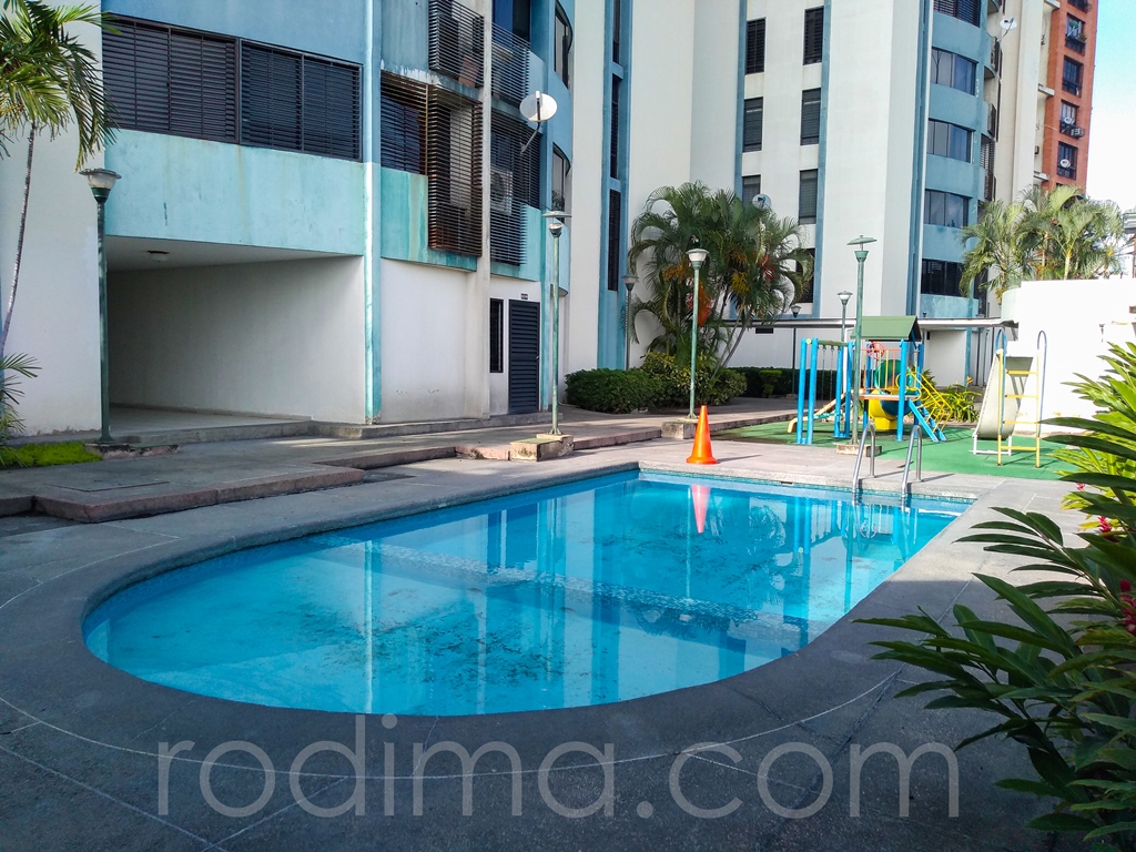 Apartamento en Base Aragua, Residencias Papagayo,  edificio con piscina y parque infantil