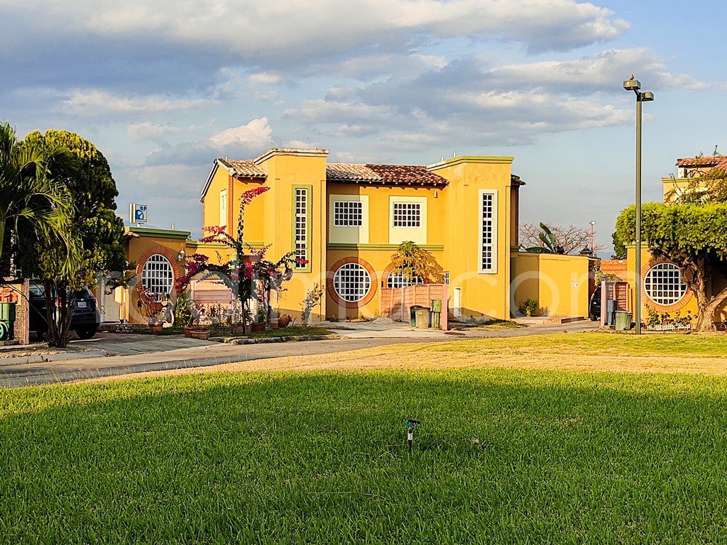 Townhouse en Araguama Country, conjunto residencial privado