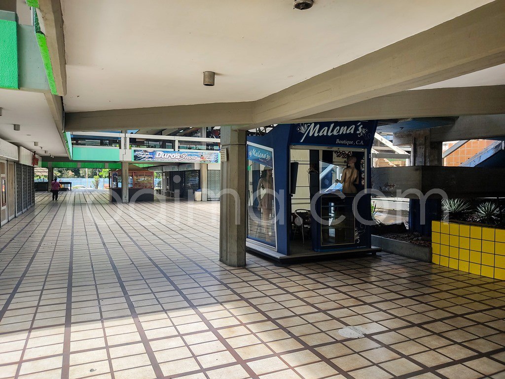 Local en Centro Comercial Maracay Plaza, en planta baja