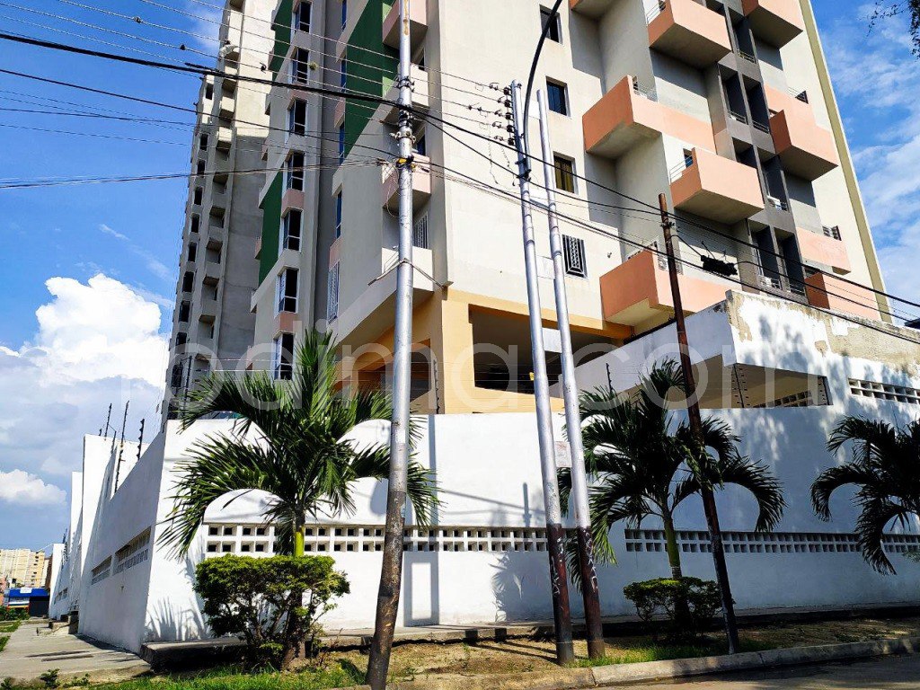 Apartamento Centro Maracay, en obra gris con financiamiento