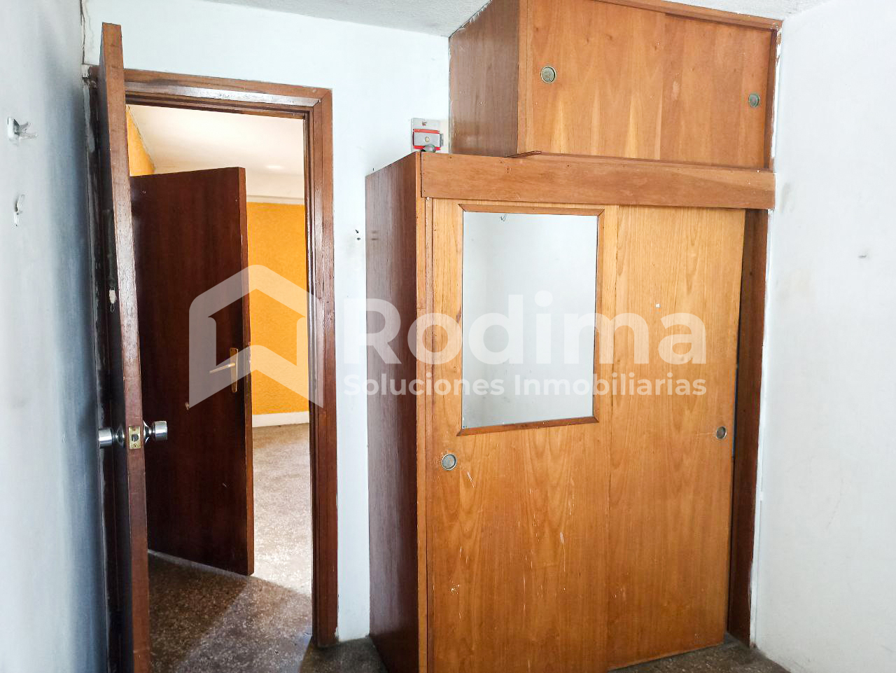 Apartamento en Las Acacias, primer piso y condominio de bajo costo