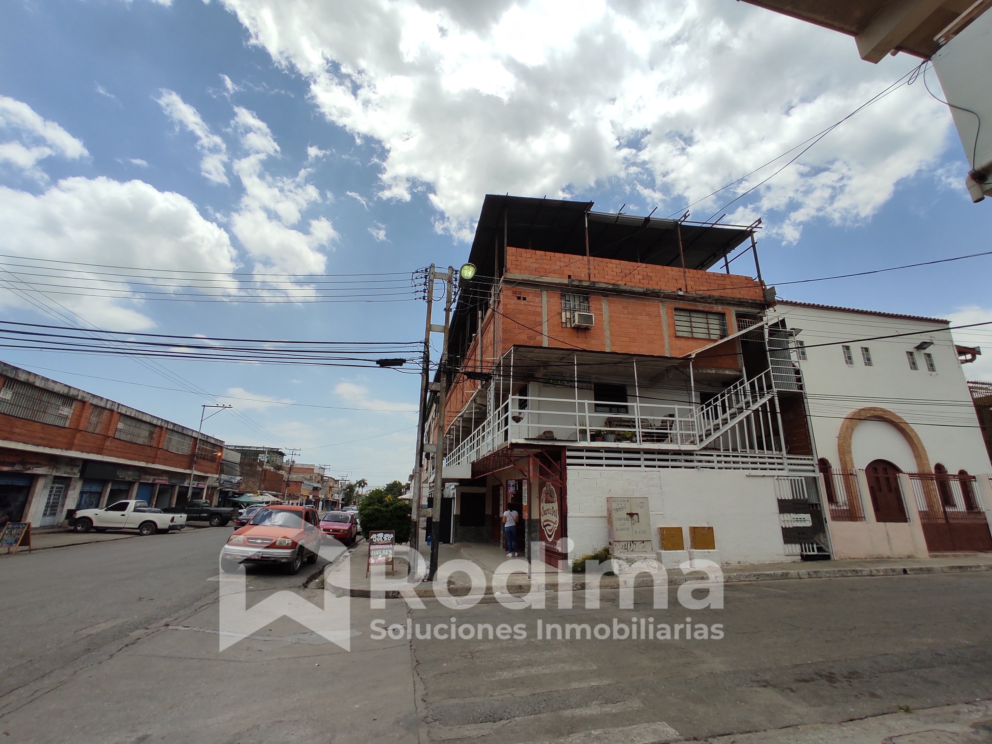 Local en alquiler ubicado en el la Avenida Principal de San José, Maracay